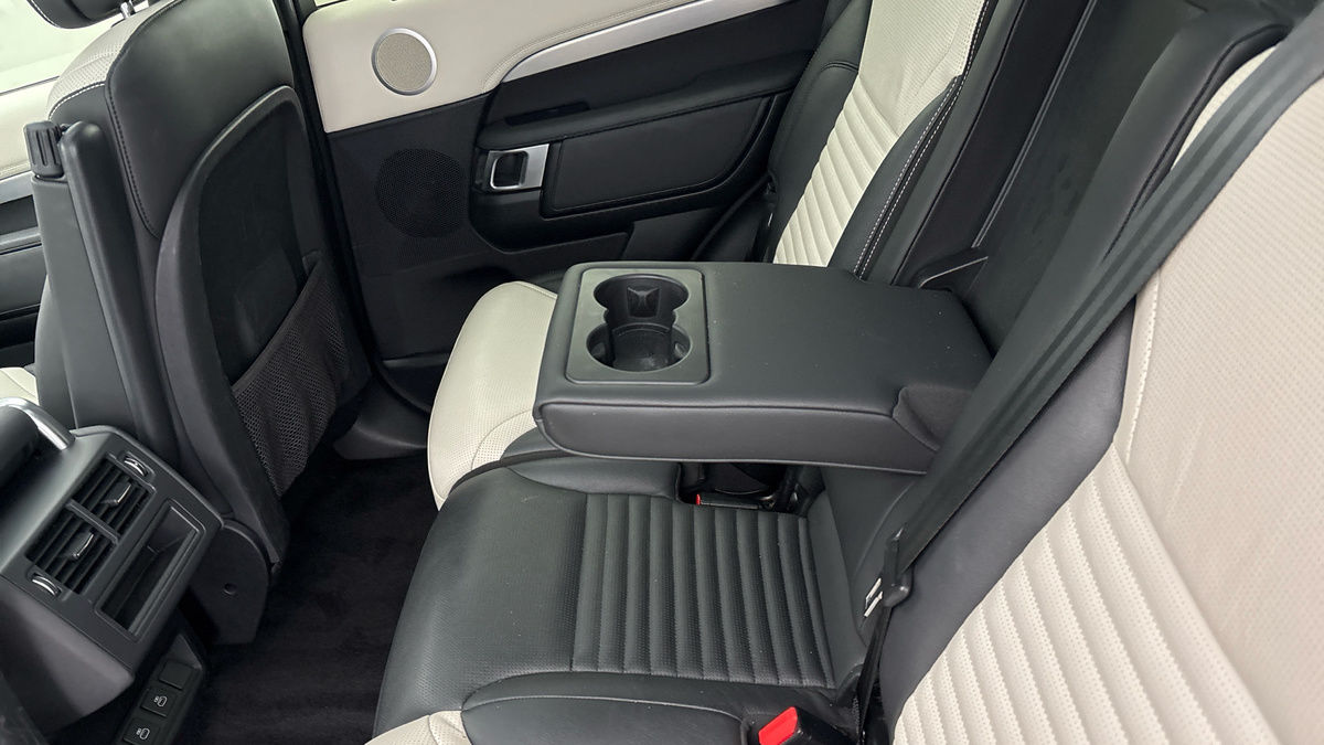 Land Rover Discovery Image 9