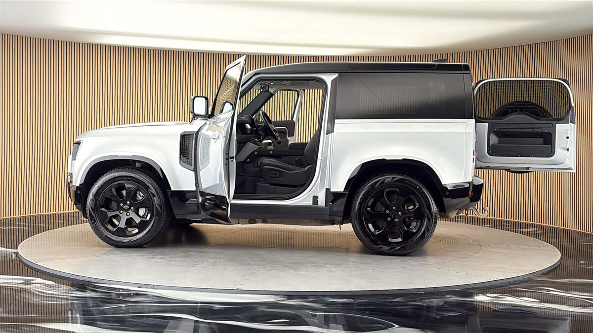 More views of Land Rover Defender 90