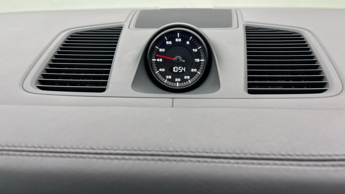 Porsche Cayenne Image 25