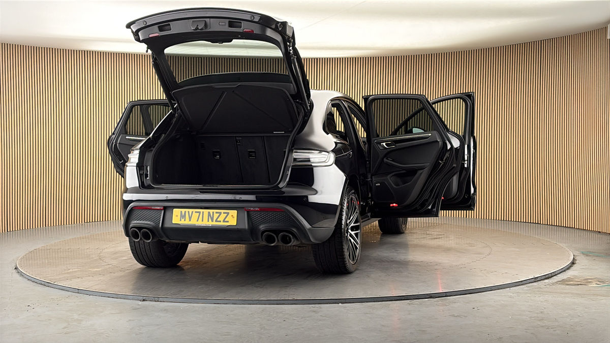 More views of Porsche Macan