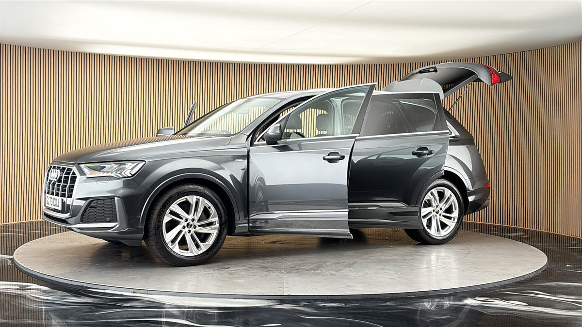More views of Audi Q7