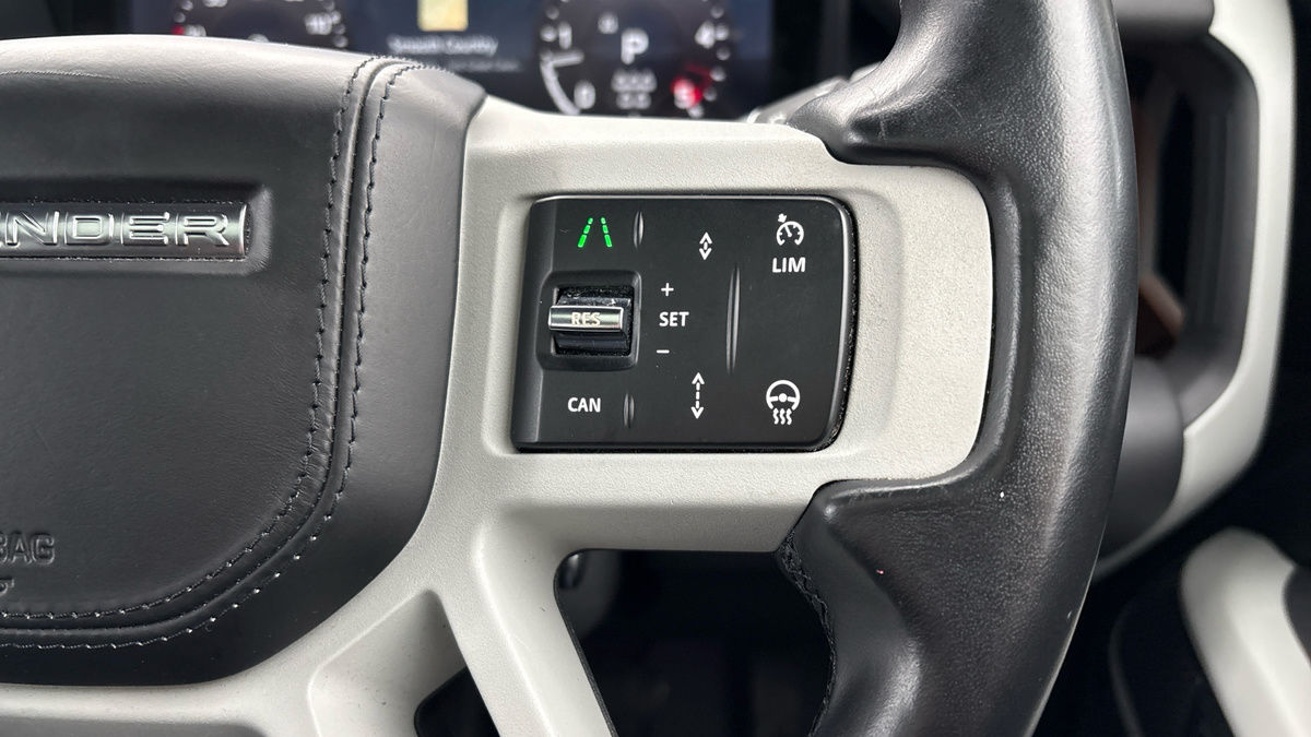 Land Rover Defender 110 Image 14