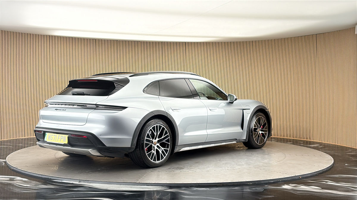 Porsche Taycan Image 21