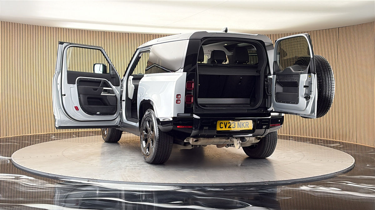More views of Land Rover Defender 90