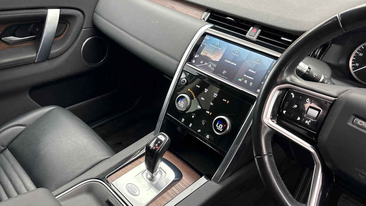 Land Rover Discovery Sport Image 18