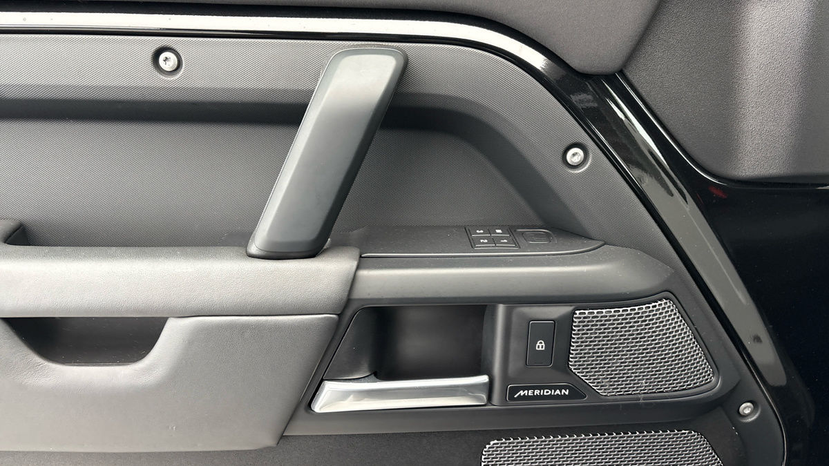 Land Rover Defender 90 Image 19