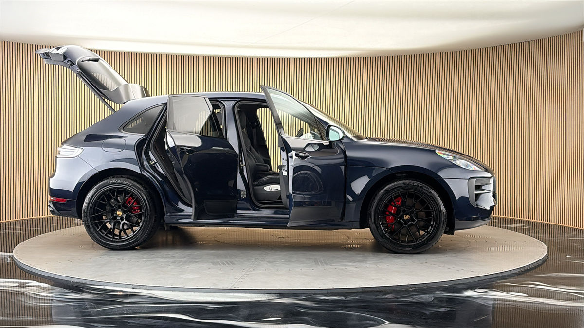 More views of Porsche Macan