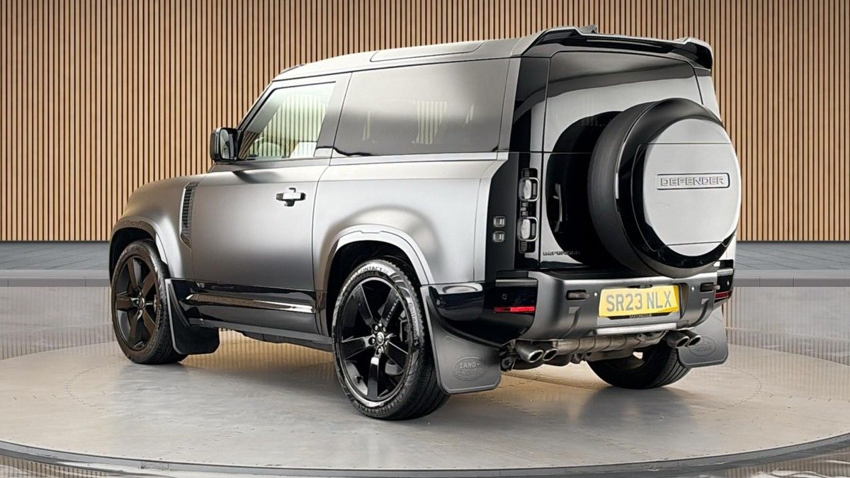 Land Rover Defender 90 Image 2