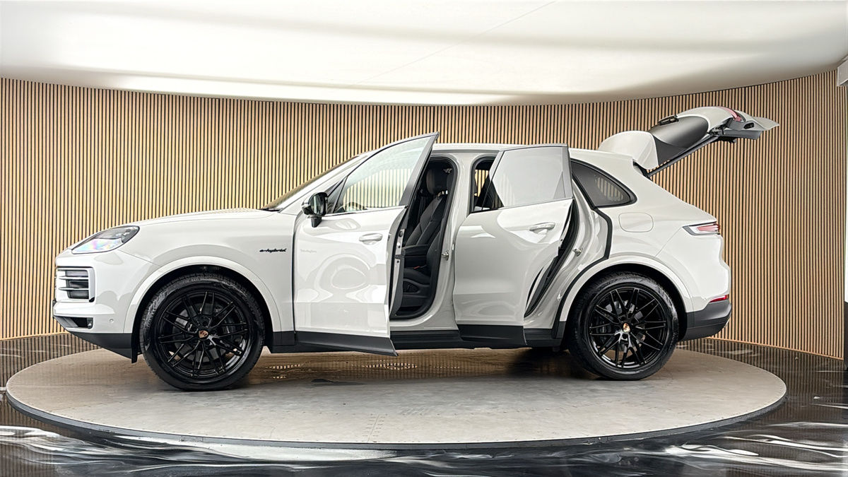 More views of Porsche Cayenne