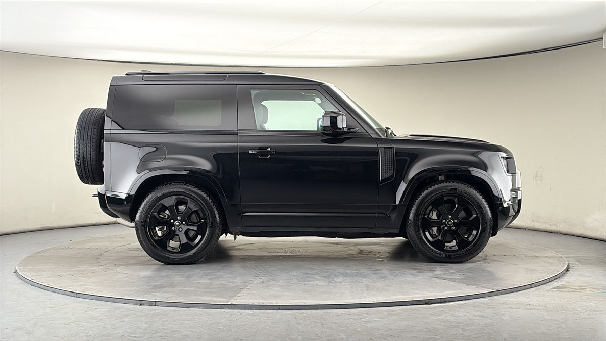 Land Rover Defender 90 Image 16