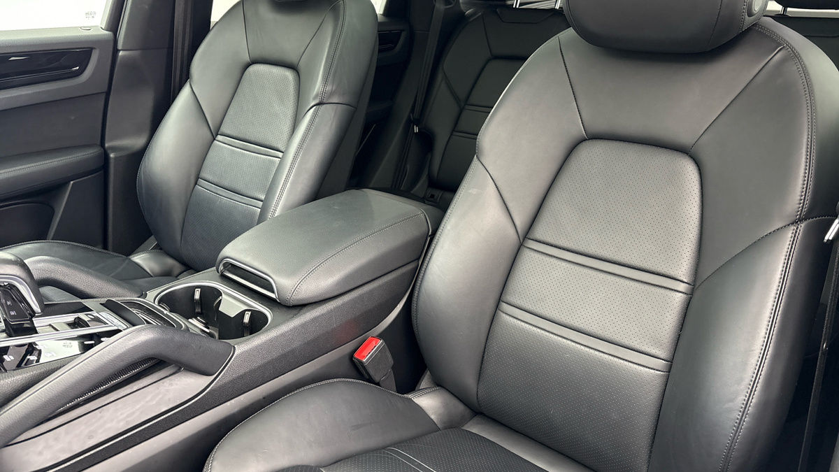 Porsche Cayenne Image 7