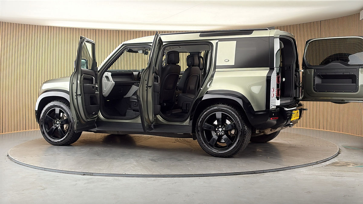 More views of Land Rover Defender 110