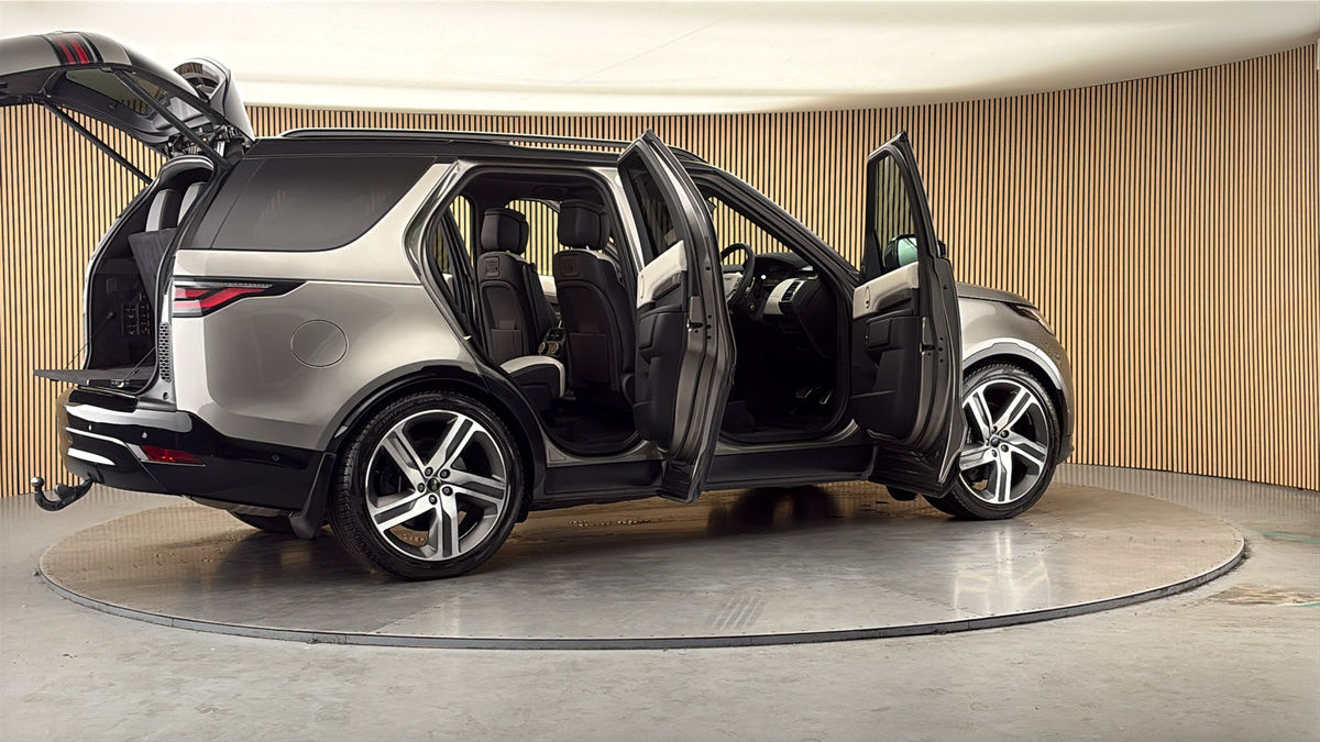 More views of Land Rover Discovery