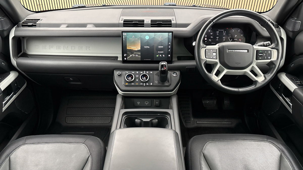 Land Rover Defender 110 Image 12