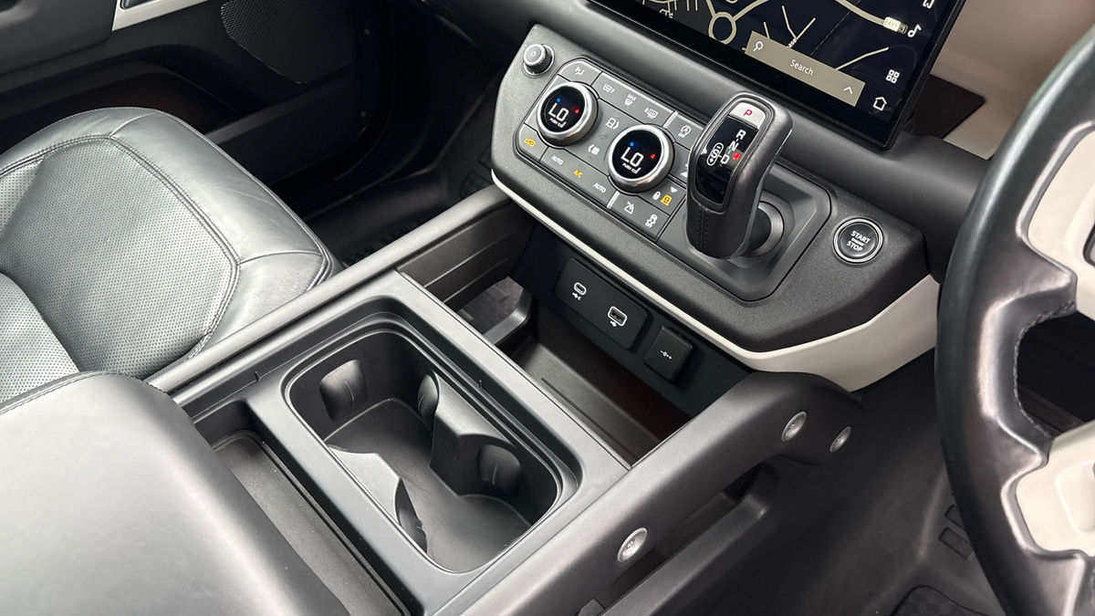 Land Rover Defender 90 Image 18