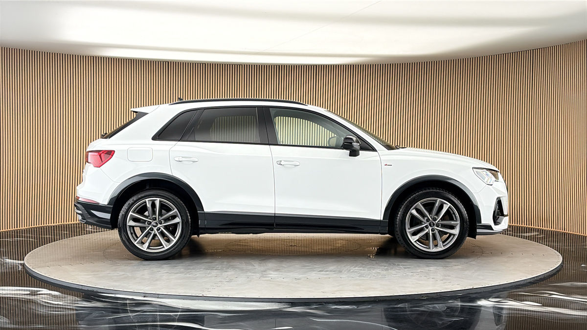 Audi Q3 Image 16