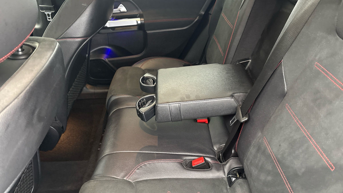 Mercedes-Benz GLB Image 9