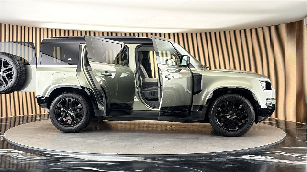 More views of Land Rover Defender 110