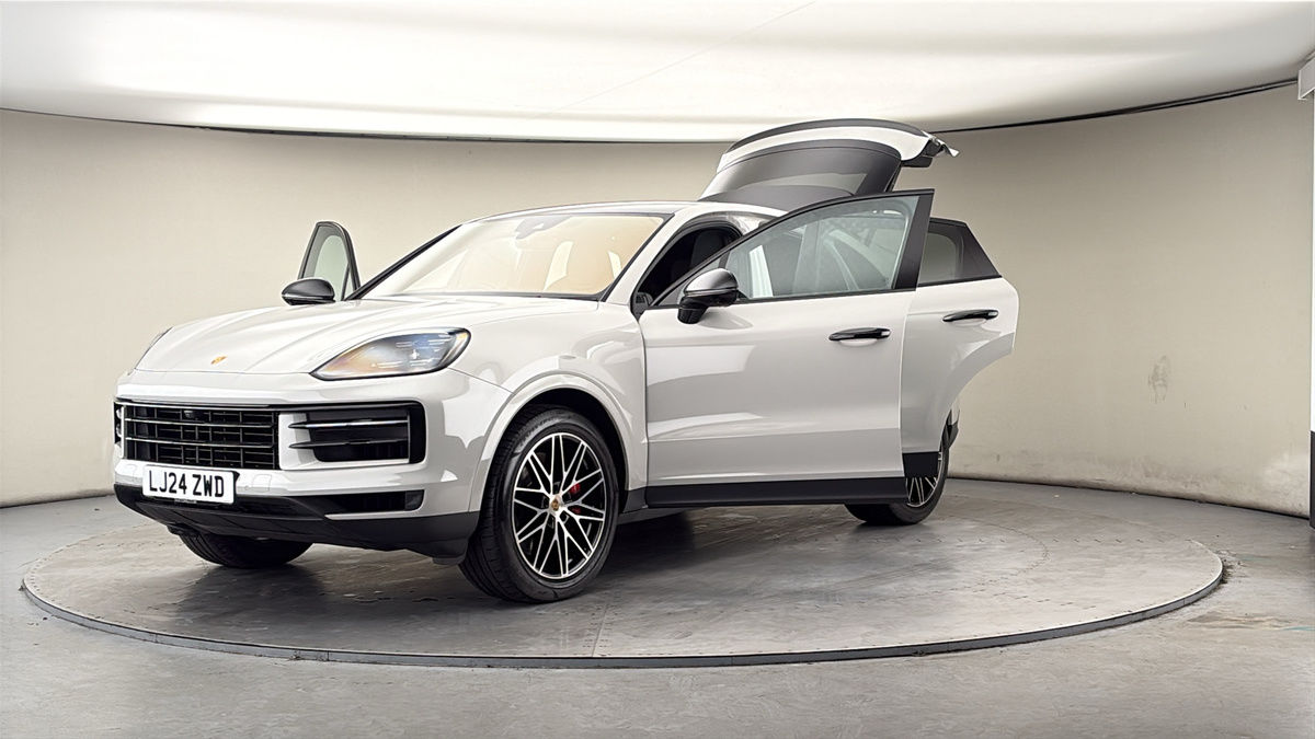 More views of Porsche Cayenne