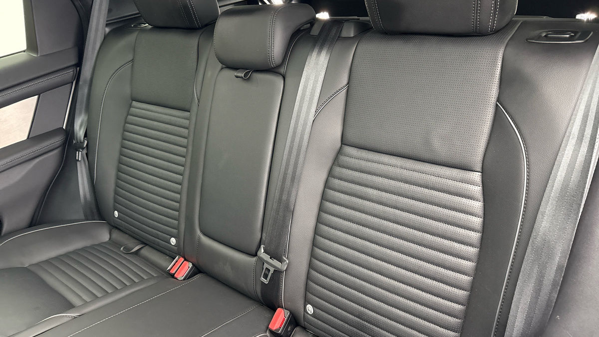 Land Rover Discovery Sport Image 8