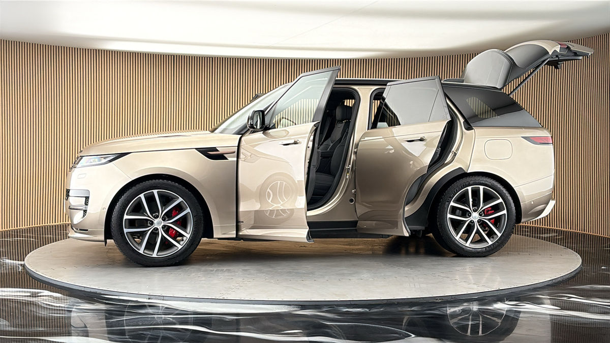 More views of Land Rover Range Rover Sport