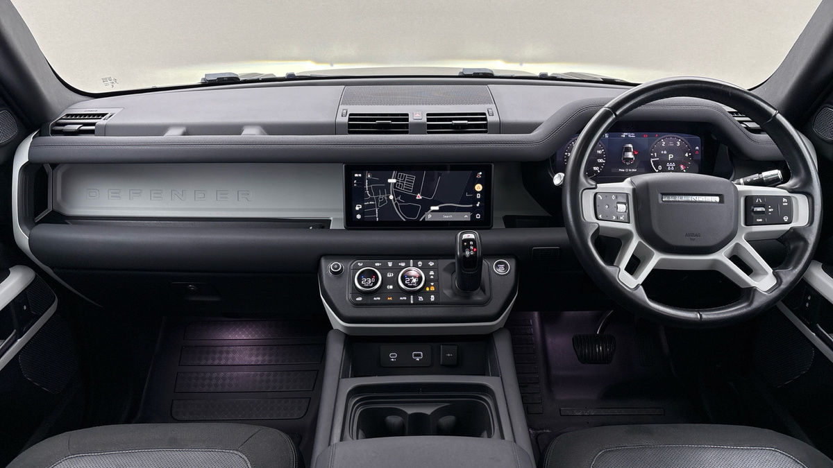 Land Rover Defender 110 Image 12