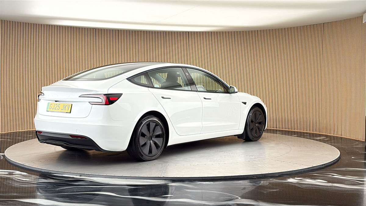 Tesla Model 3 Image 21