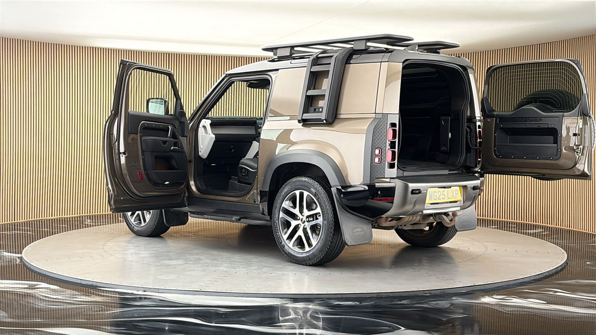 More views of Land Rover Defender 90