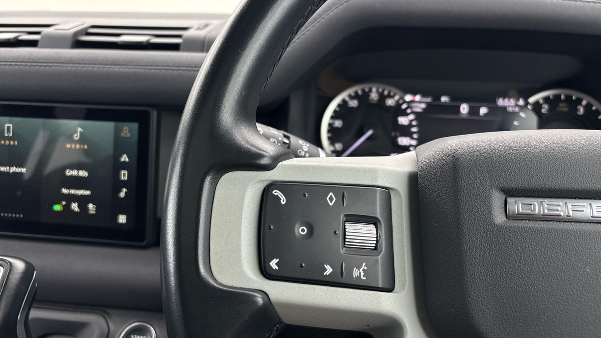 Land Rover Defender 110 Image 13