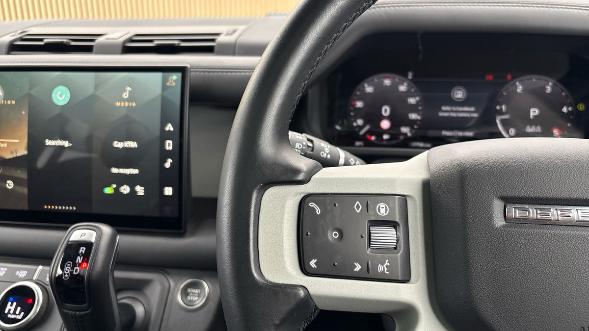 Land Rover Defender 110 Image 13