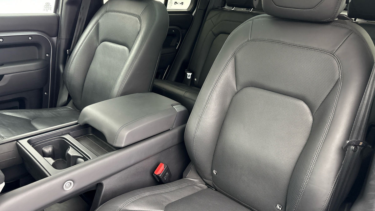 Land Rover Defender 110 Urban Image 7