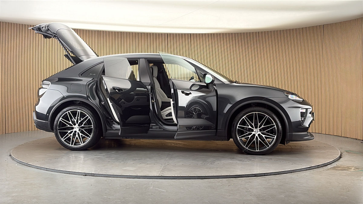 More views of Porsche Macan