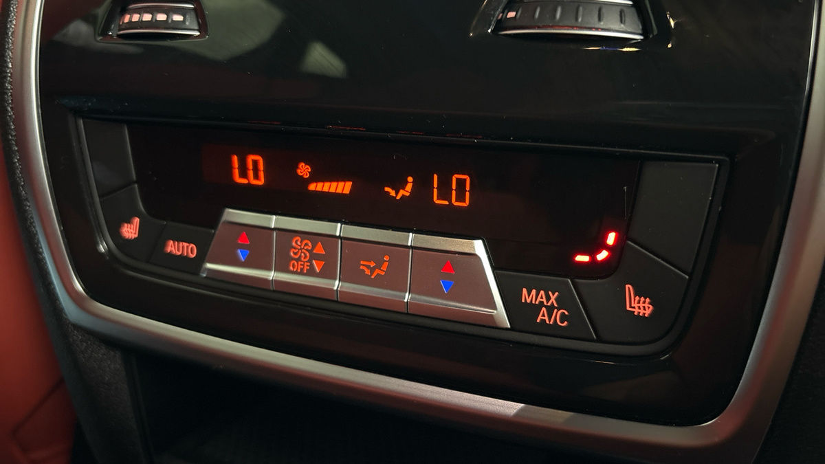 BMW XM Image 26
