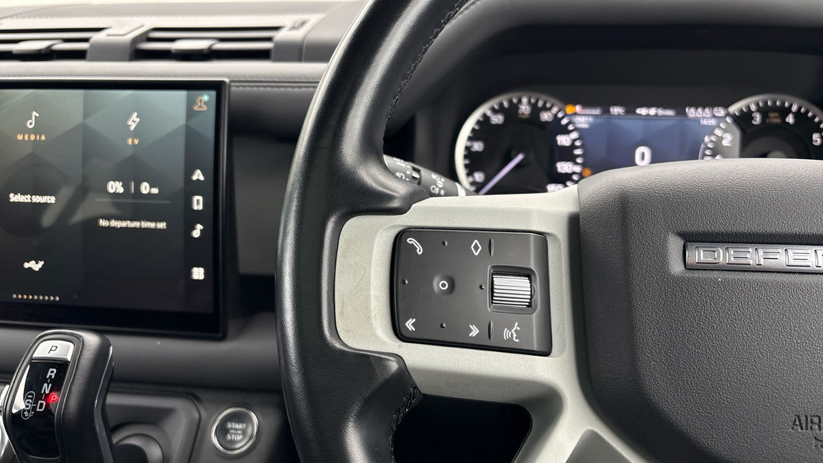Land Rover Defender 110 Image 13