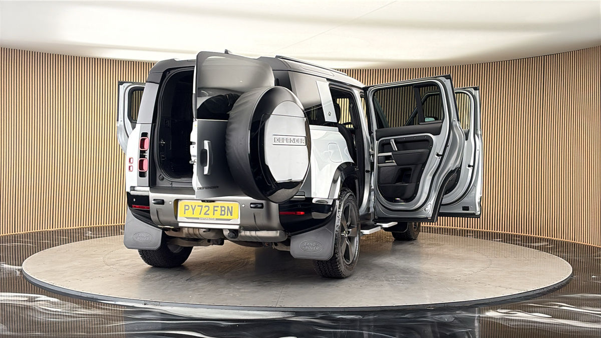 More views of Land Rover Defender 110