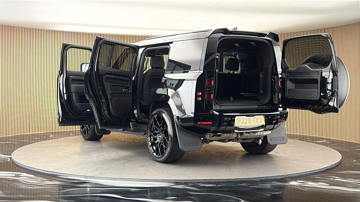 Land Rover Defender 110 Urban Image 23