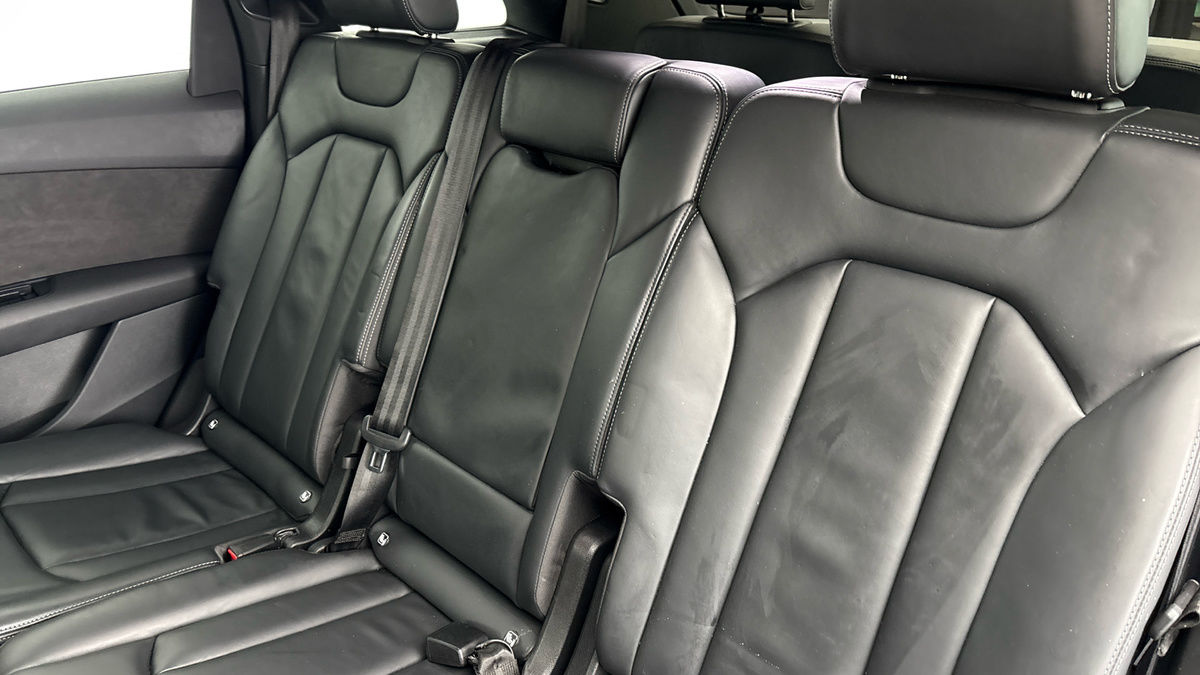 Audi Q7 Image 8