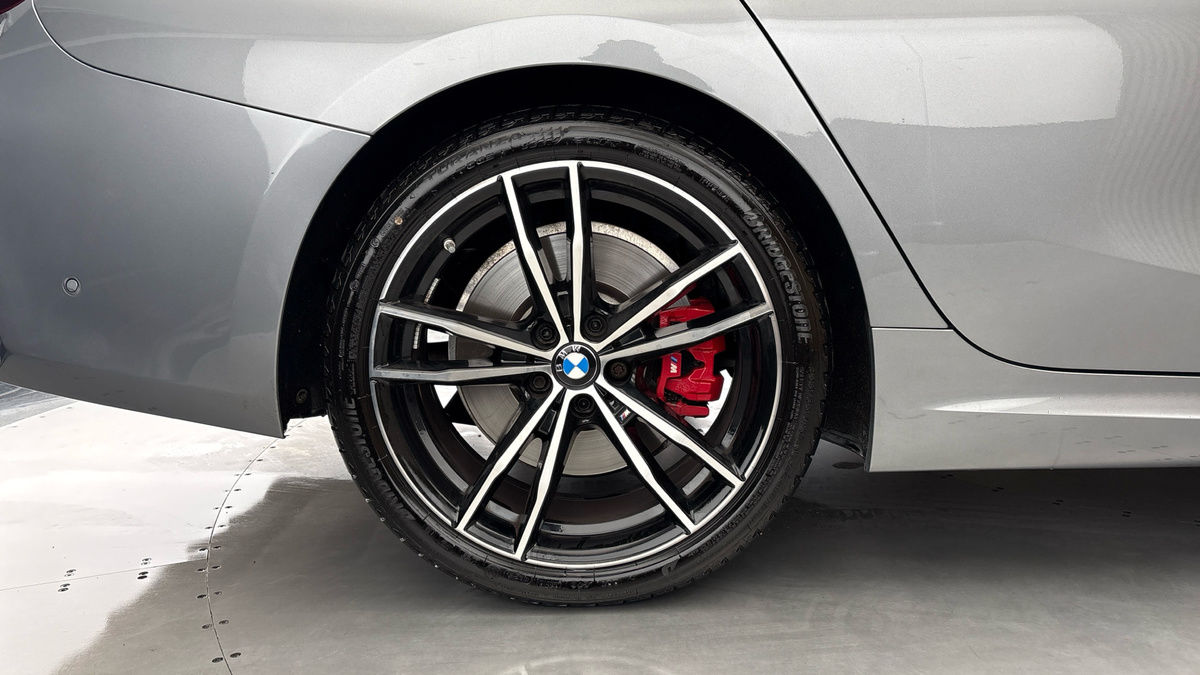 BMW 3 Series Image 10