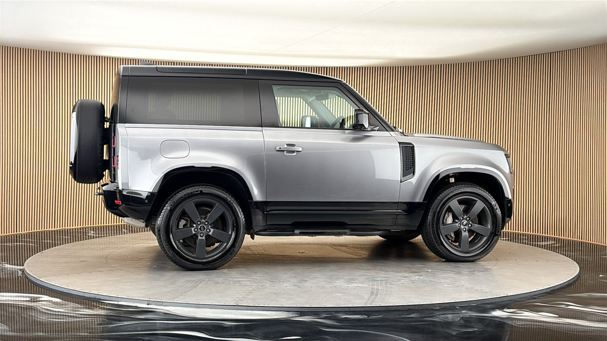 More views of Land Rover Defender 90