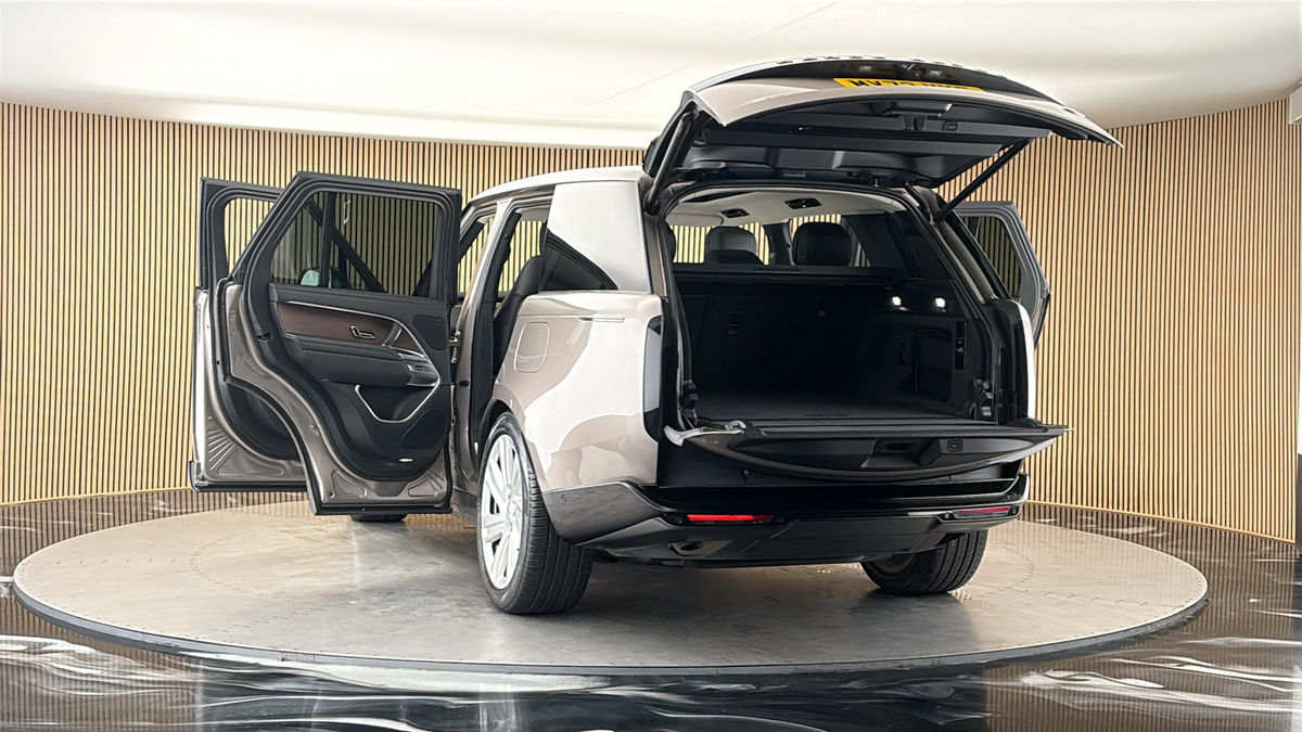 More views of Land Rover Range Rover