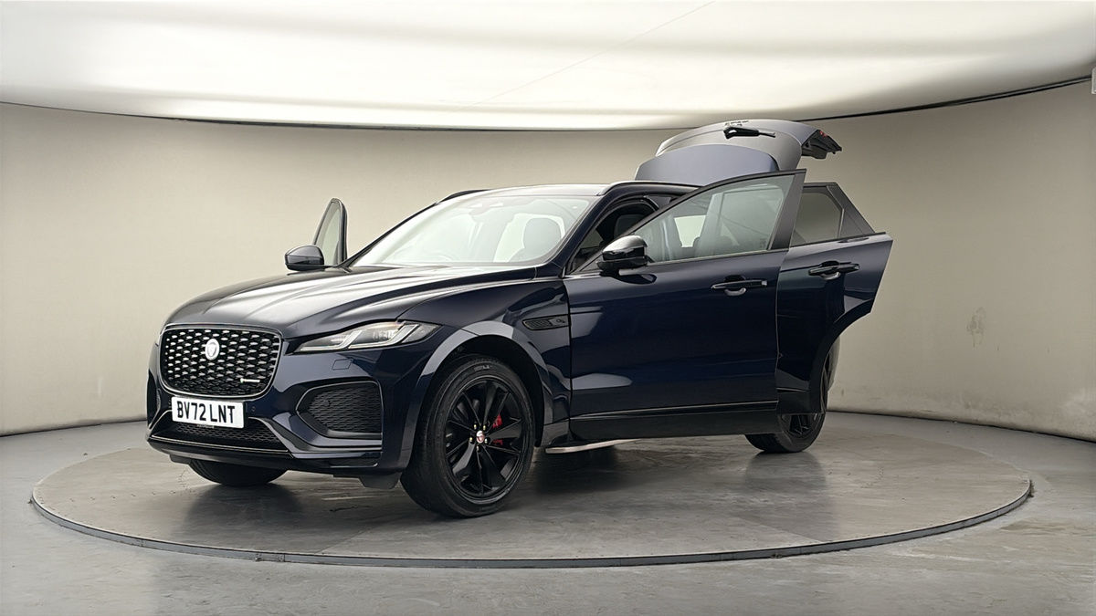 Jaguar F-PACE Image 22