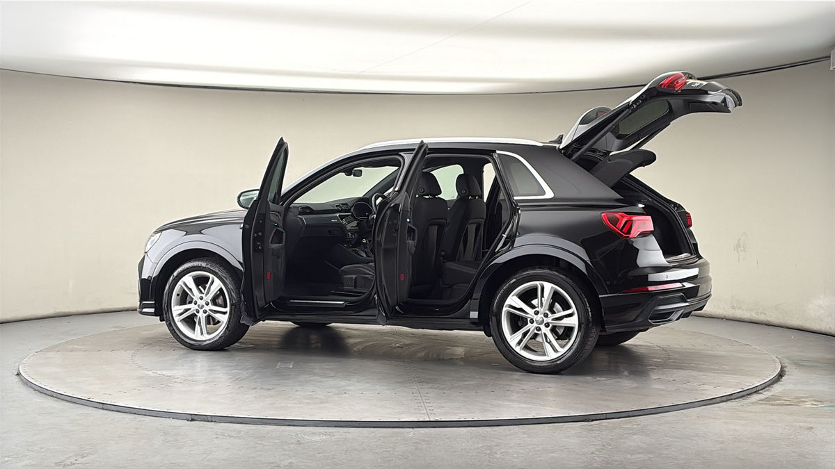 More views of Audi Q3