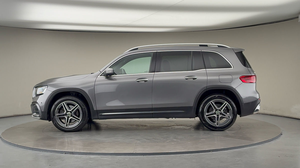 Mercedes-Benz GLB Image 15