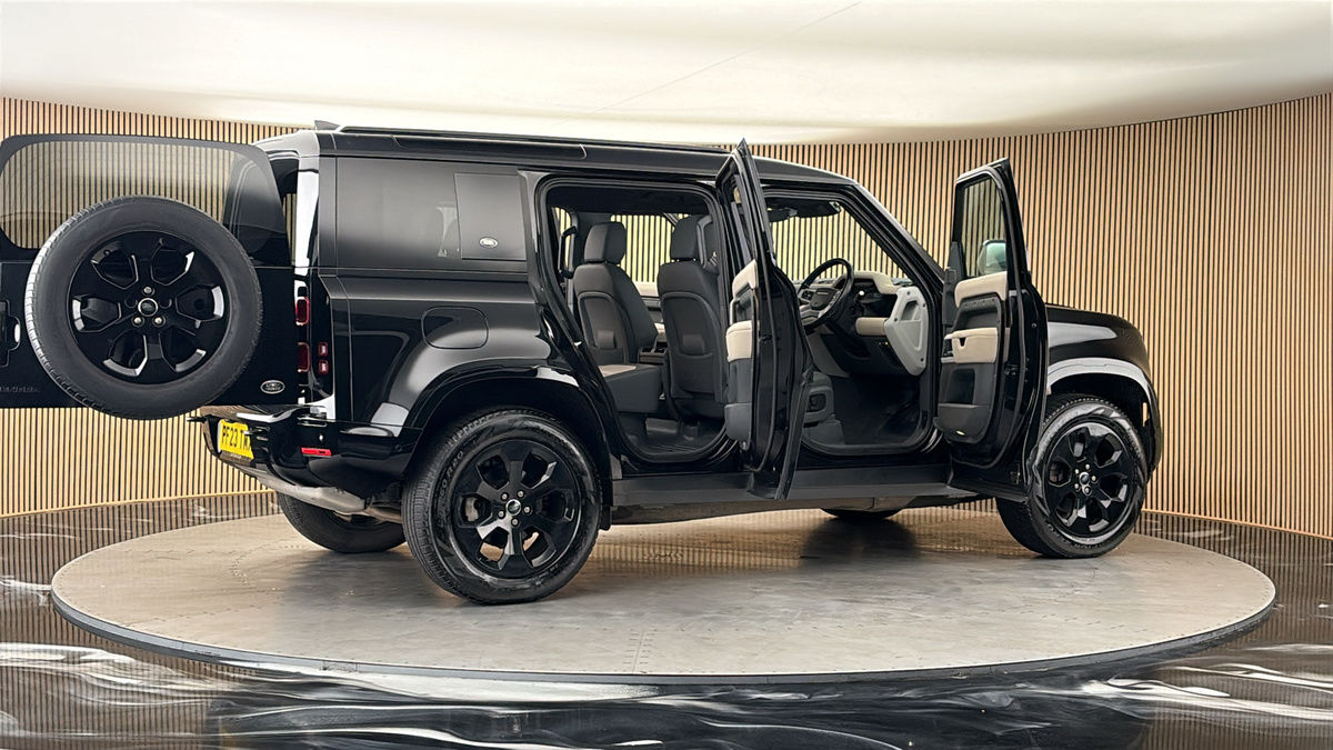 More views of Land Rover Defender 110