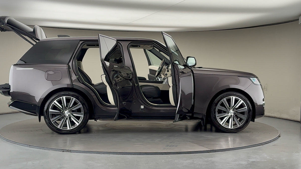 More views of Land Rover Range Rover