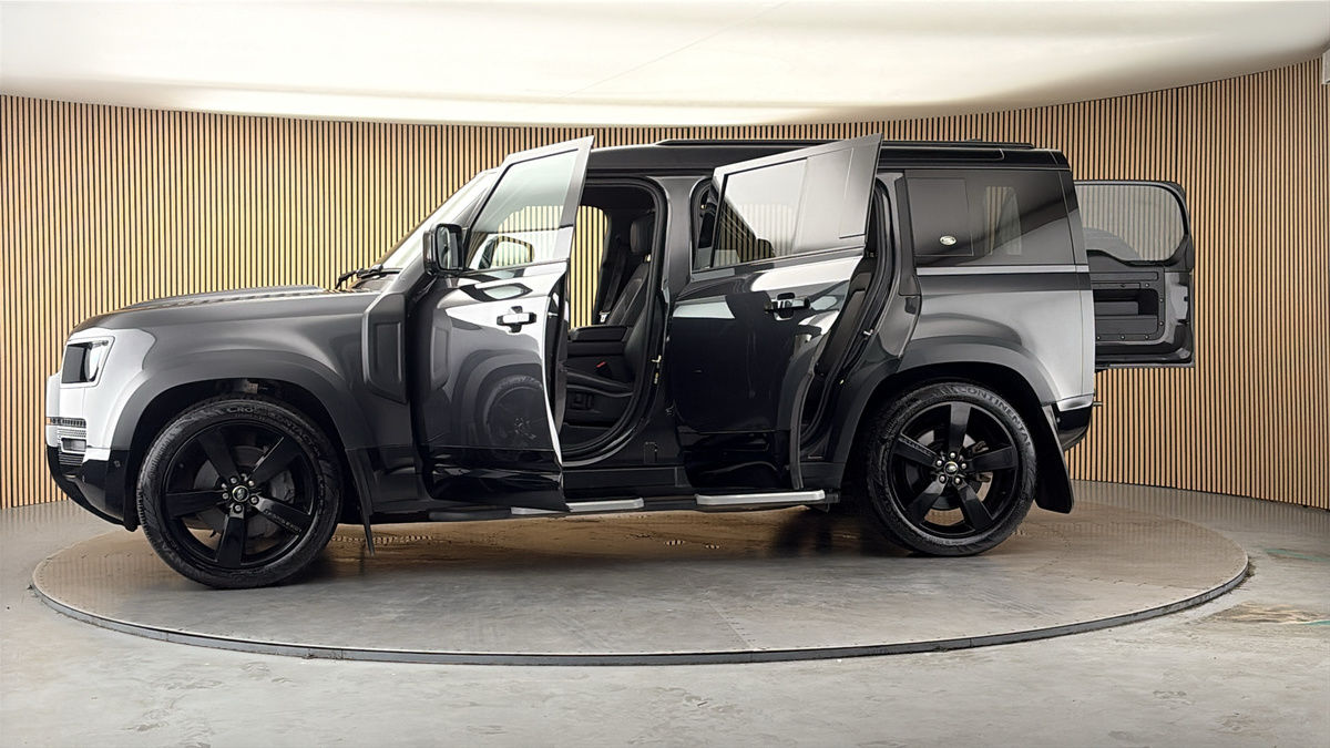 More views of Land Rover Defender 110