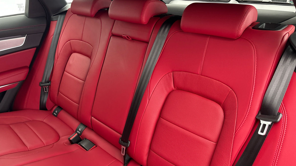 Jaguar F-PACE Image 8