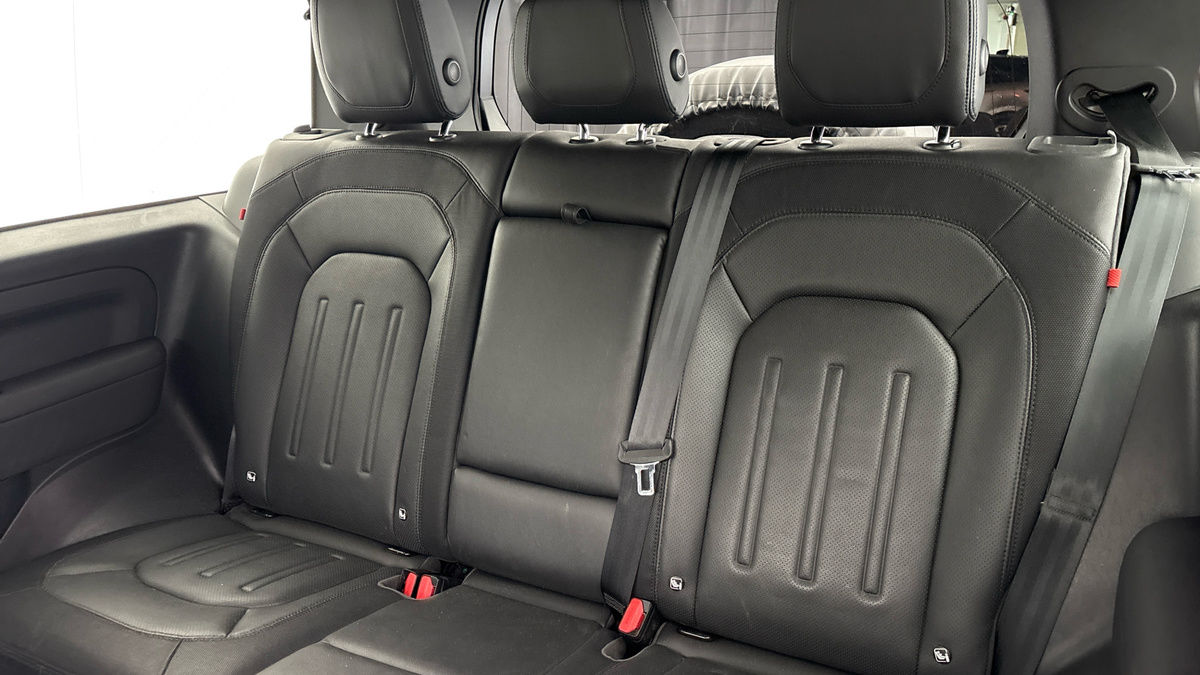 Land Rover Defender 90 Image 8