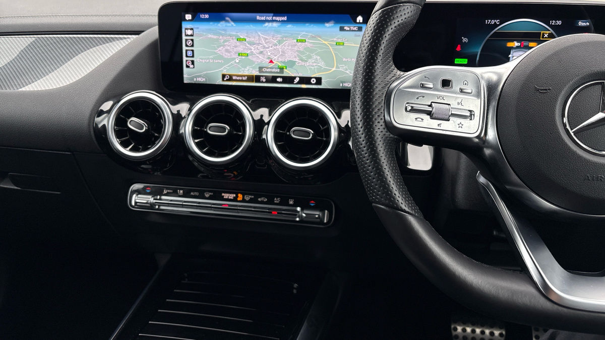 Mercedes-Benz GLA Image 13