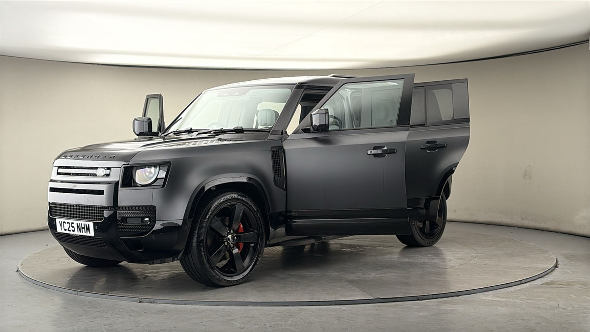 Land Rover Defender 110 Image 22